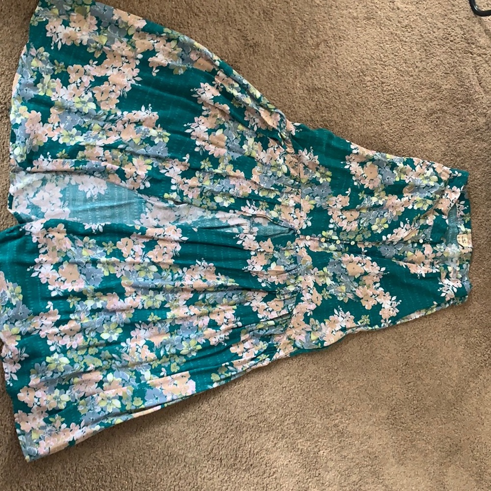 O’Neill open front long floral skirt. Pearl buttons. Worn once . Size s